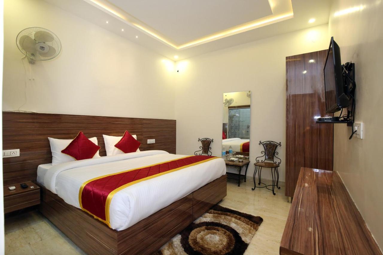 Oyo 9159 Hotel Royal Woodslark Zirakpur Esterno foto