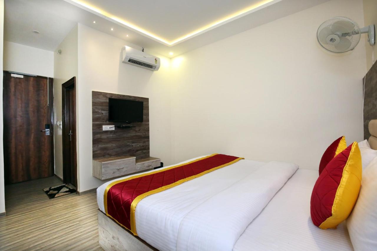 Oyo 9159 Hotel Royal Woodslark Zirakpur Esterno foto