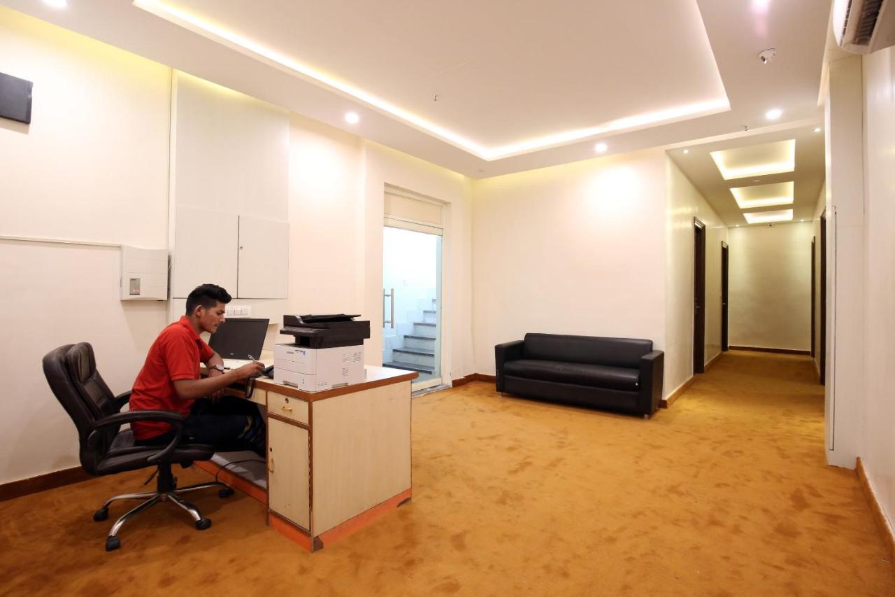 Oyo 9159 Hotel Royal Woodslark Zirakpur Esterno foto